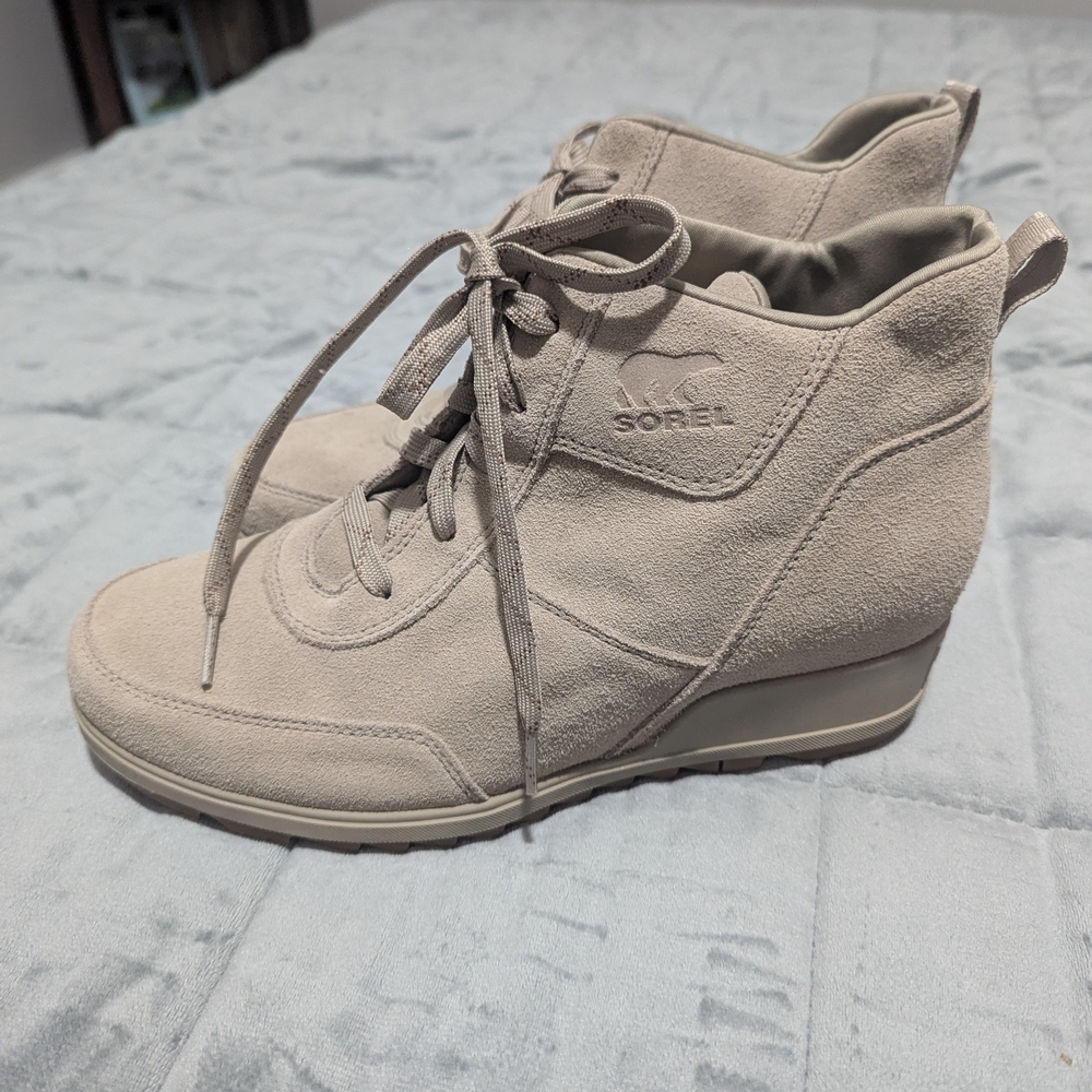 Sorel Tan Lace Up Boots with Suede Finish
